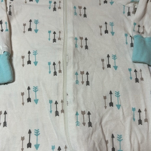 Gerber - Cream and Blue Arrow Print Newborn baby Footie Sleeper - Picture 3 of 4